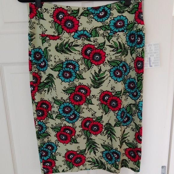 LuLaRoe Dresses & Skirts - LuLaRoe Cassie Pencil Skirt